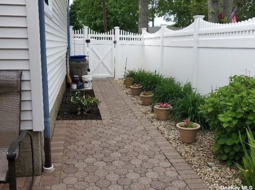 1319 3rd St, Babylon, NY 11704-4729