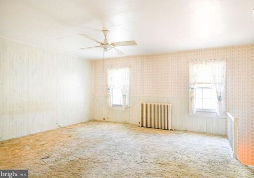 409 4th St, Laurel DE  19956-1505 exterior