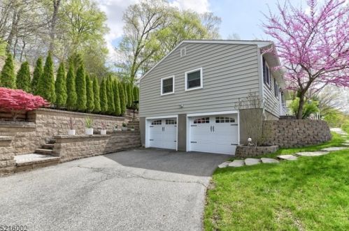 25 Cedar Rd, Skyline Lakes NJ  07456-1811 exterior