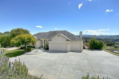 2653 Red Hawk Ln, Aromas, CA 95004-9127