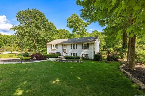 102 Hustis Rd, Nelsonville NY  10516-4109 exterior