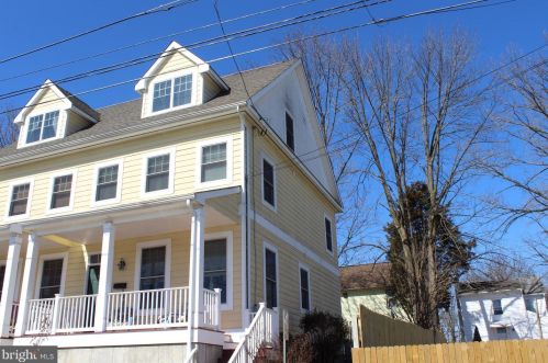231 Maple St, Kennett Sq, PA 19348-2914