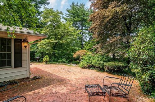 82 Spg St, Metuchen NJ 08840-2318 exterior