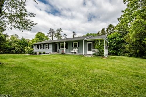 14 Jackie Dr, Hackettstown NJ  07840-5628 exterior