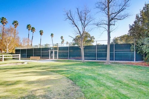 20032 Avenue Of The Oaks, Santa Clarita CA  91321-1365 exterior