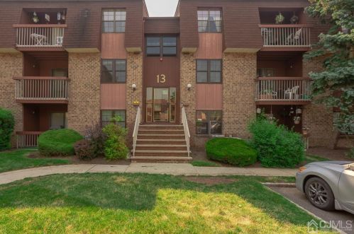 149 Overlook Ct, Woodbridge, NJ 07095-1449