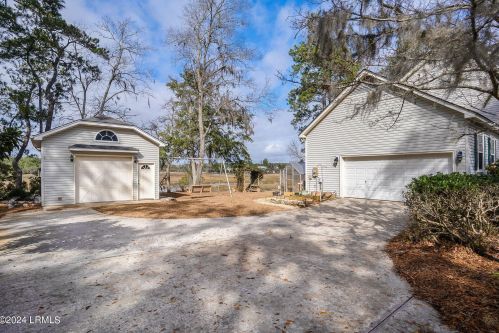 1089 Otter Cir, Beaufort SC  29902-5861 exterior