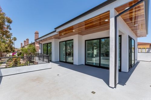 242 Broadway, Redondo Beach CA  90277-3332 exterior