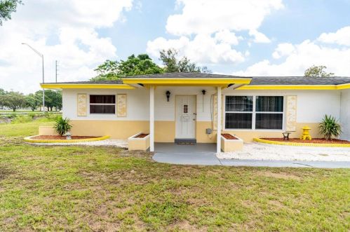 2302 19th St, Fort Pierce, FL 34982-5725