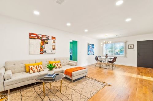 5527 133rd St, Hawthorne, CA 90250-4906