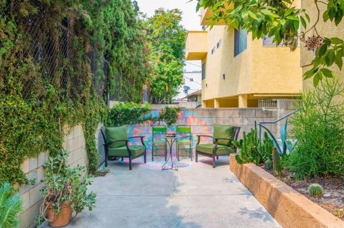5325 Denny Ave, North Hollywood CA  91602-3218 exterior