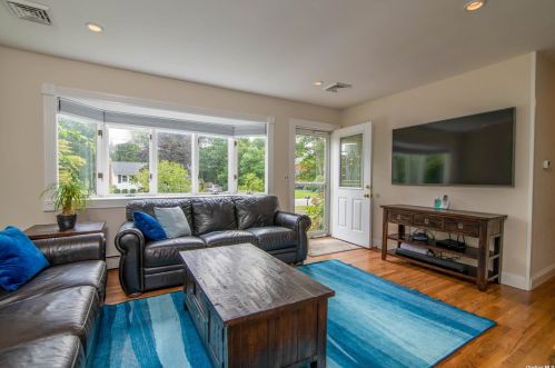 16 Longview Dr, East Quogue NY  11942-3613 exterior