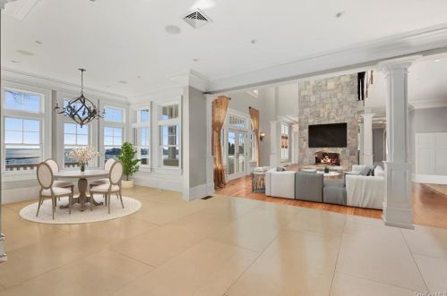 8 Hilltop Dr, Rye Brook NY  10573-5308 exterior