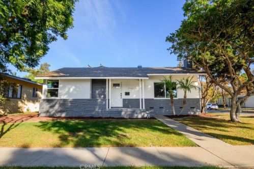 2702 Iroquois Ave, Long Beach, CA 90815-1506