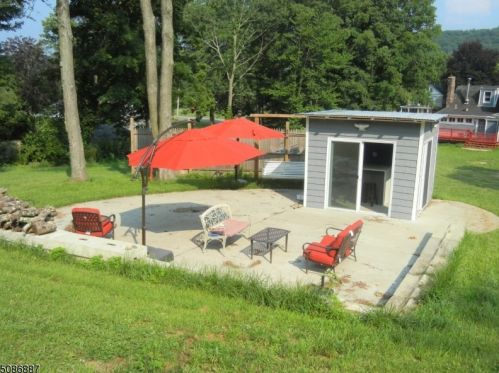 979 Union Valley Rd, West Milford Lakes NJ  07480-1200 exterior