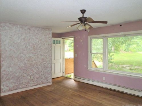 144 Roxbury Rd, Niantic, CT 06357-1111