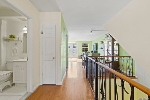 821 Prospect Ave, Westbury, NY 11590-3777