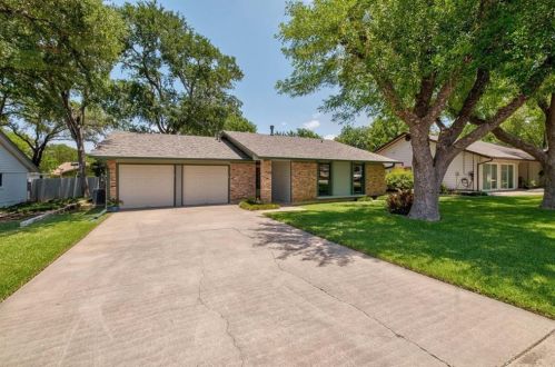 2506 Aldford Dr, Austin TX  78745-4822 exterior