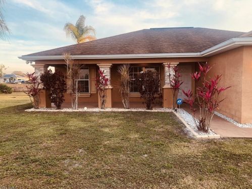 4009 8th St, Lehigh Acres, FL 33976-2238