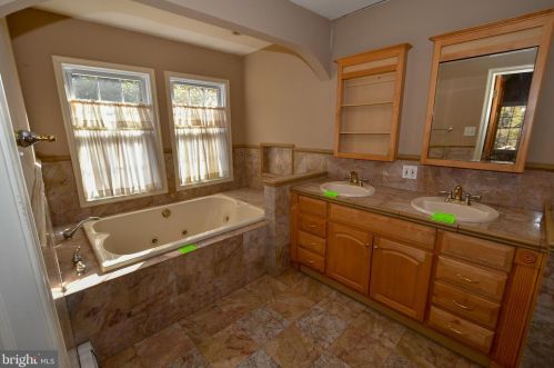 2023 Bethel Rd, Lansdale PA 19446-6054 exterior