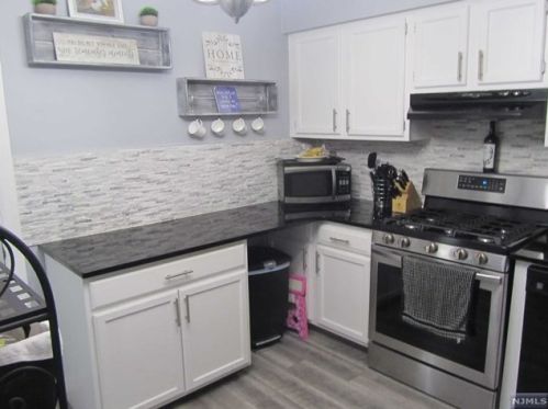 4 New Bedford Rd, West Milford NJ  07480-1263 exterior