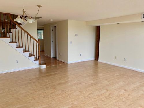 40 Web Ave, North Kingstown RI  02852-6822 exterior