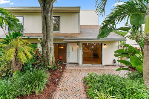 9228 Green Meadows Way, West Palm Beach, FL 33418-5746