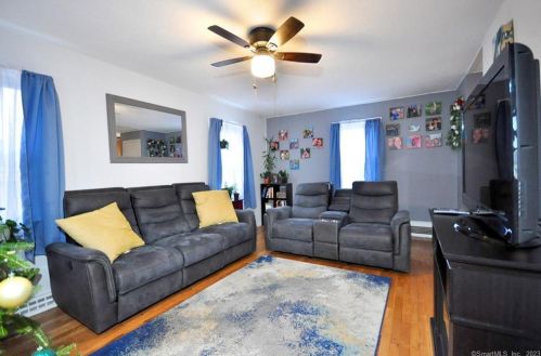 16 Oval Ln, Manchester CT  06040-4712 exterior