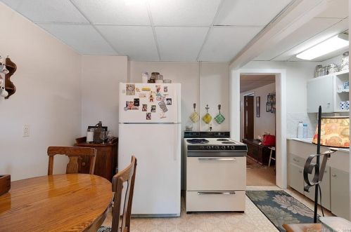 1 Stony Rd, Manchester CT  06043-7427 exterior