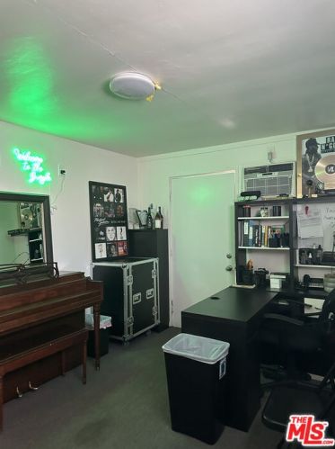 5520 Cahuenga Blvd, North Hollywood CA  91602-2376 exterior