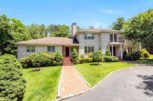 679 Hunting Ridge Rd, Stamford, CT 06903-2229