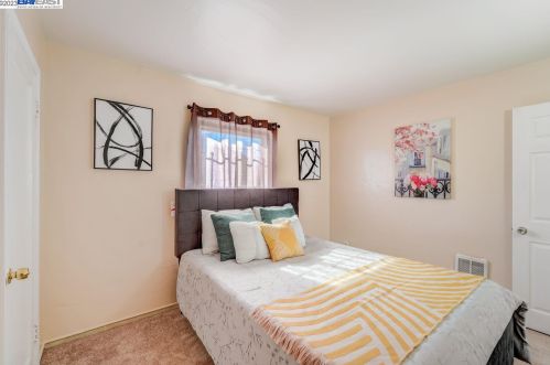 9326 Cherry St, Oakland CA  94603-1632 exterior