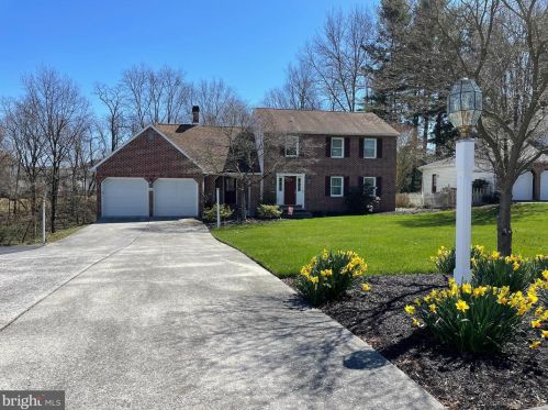 16 Paddock Ln, Camp Hill, PA 17011-5592