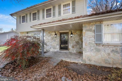 218 Evelina Rd, Swatara, PA 17033-2120
