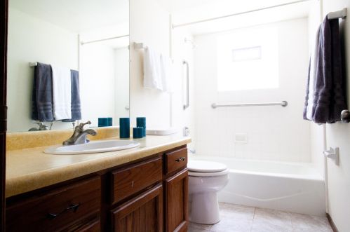 2470 77 St, Milwaukee WI 53219-2458 exterior