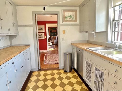 282 Joshuatown Rd, Lyme CT  06371-3035 exterior