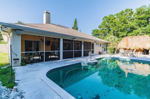 6530 Old Main St, New Port Richey, FL 34653-3414