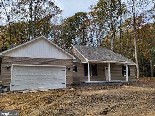 202 Oak Ln, Milton, DE 19968-9792