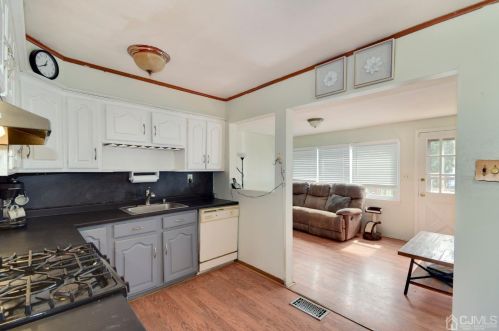 9 Stuart Dr, East Brunswick NJ  08816-3809 exterior