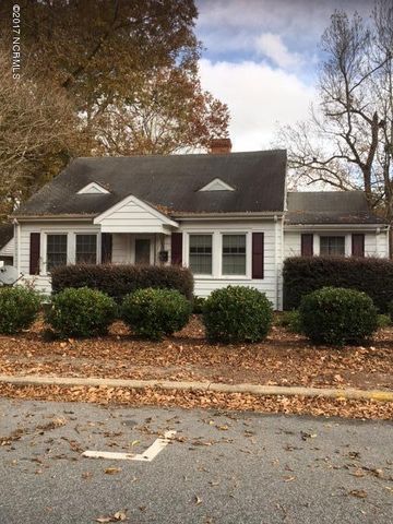 211 Meade St, Greenville, NC 27858-2127