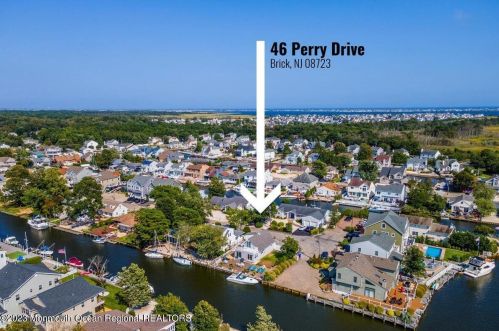 46 Perry Dr, Bricktown NJ  08723-7522 exterior