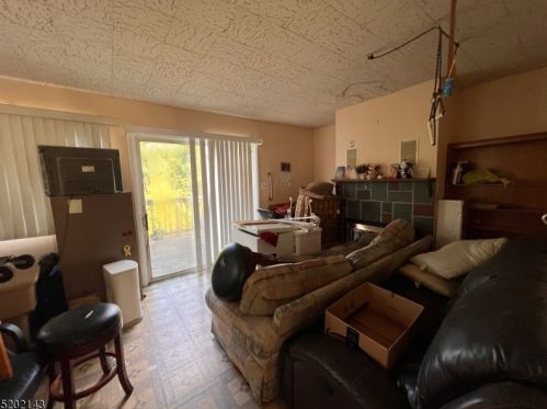 35 Shr Rd, West Milford Lakes NJ  07480-2024 exterior