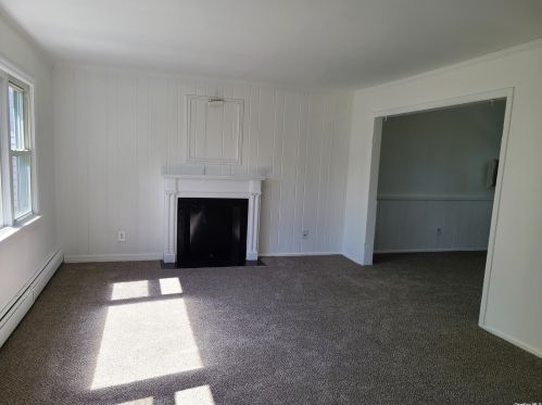 98 Hausch Blvd, Roosevelt, NY 11575-1515