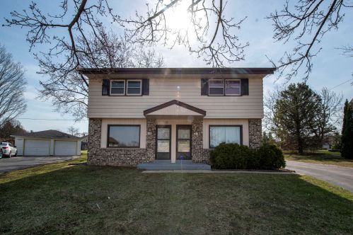 1415 Fleetfoot Dr, Waukesha, WI 53186-6915