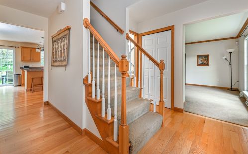 1657 Norman Dr, Sewickley, PA 15143-8558