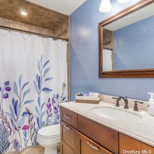 23 Oneida St, Deer Park NY  11729-3537 exterior