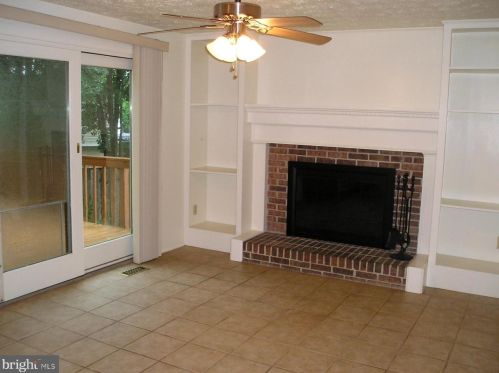 12827 Framingham Ct, Herndon VA  20171-2618 exterior