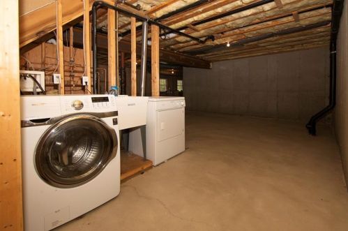 37 Millers Brook Dr, Cumberland RI  02864-6163 exterior