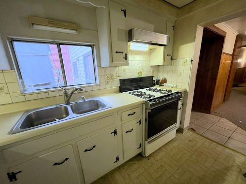 1708 Noble St, Pittsburgh PA  15215-2638 exterior