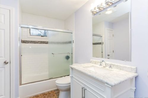 54 Woodbridge Rd, Glastonbury CT  06033-2925 exterior